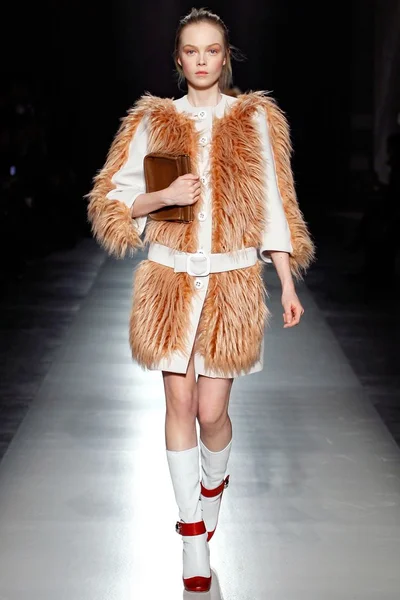 Look 25